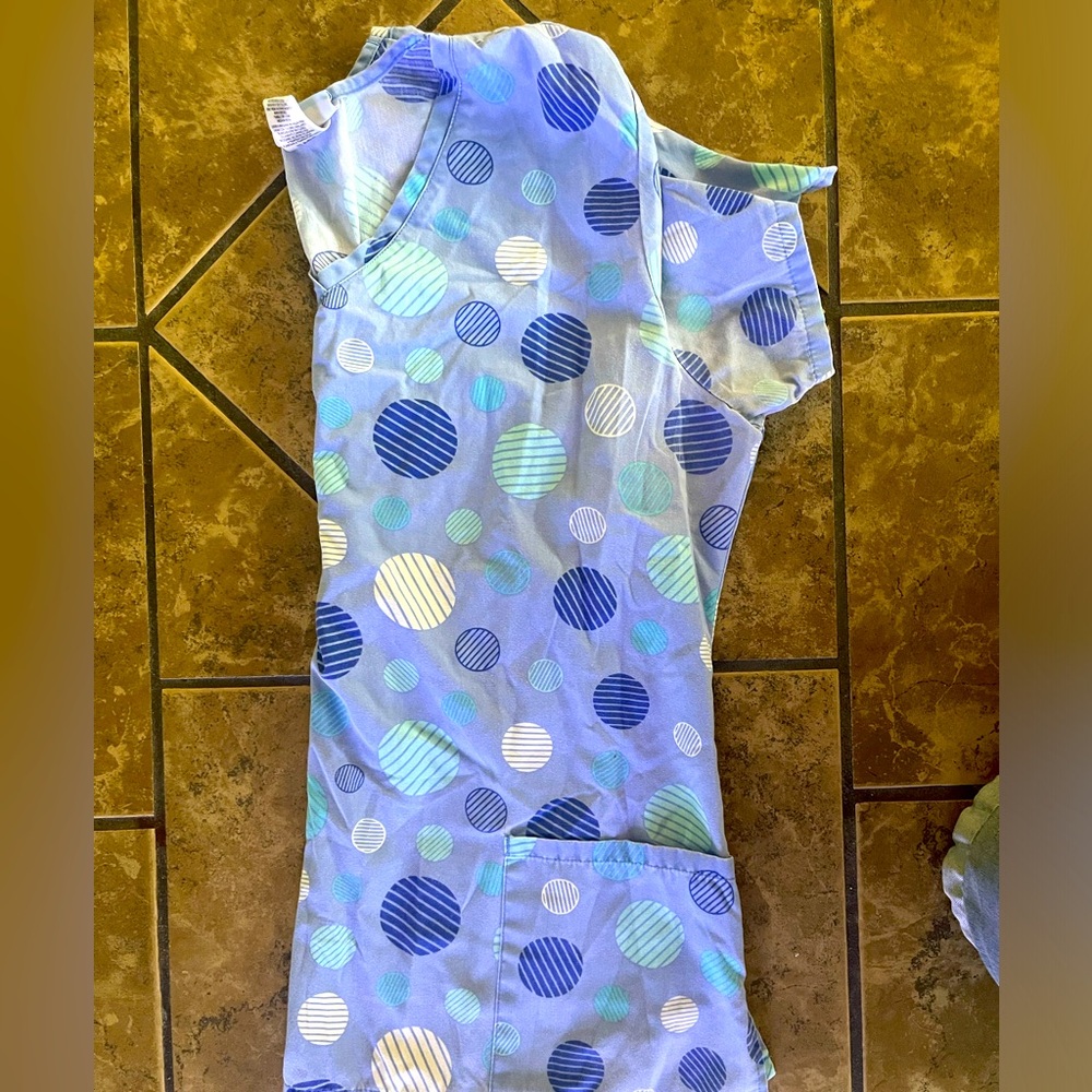 Scrub top